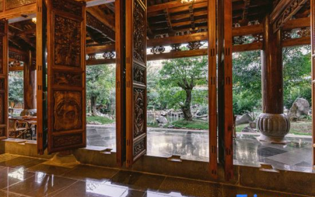 Xiheyuan Homestay (Jianshui Ancient City Small Train Store)