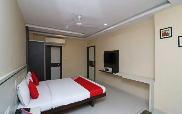 OYO 4906 Hotel Lotus
