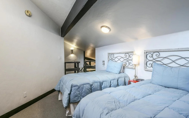 Wild Irishman 1064a by Summitcove Vacation Lodging