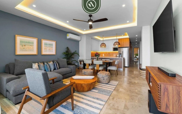New Stylish 1 BR Condo - Ocean Views - Flex Room