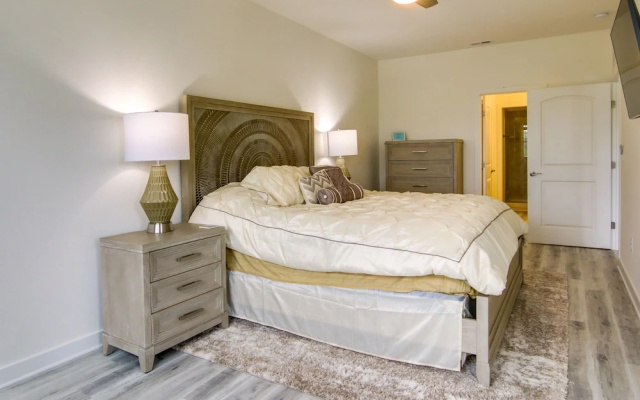 Creek Access & Balcony: Lewes Home Near Beaches