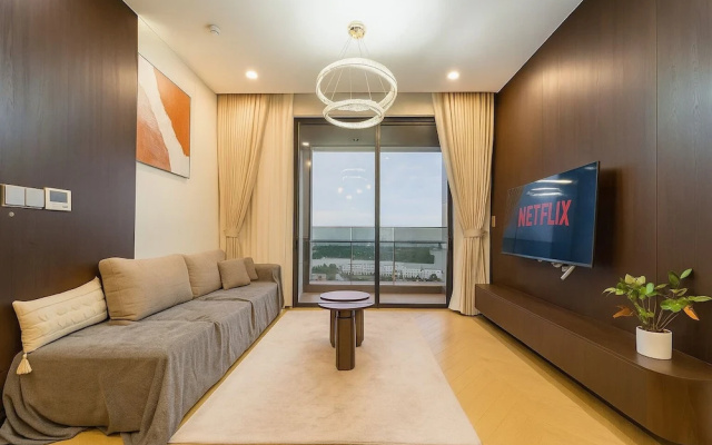Lumière Riverside by Urban Home