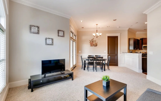 Midtown Luxury Suites by 1stHomeRent