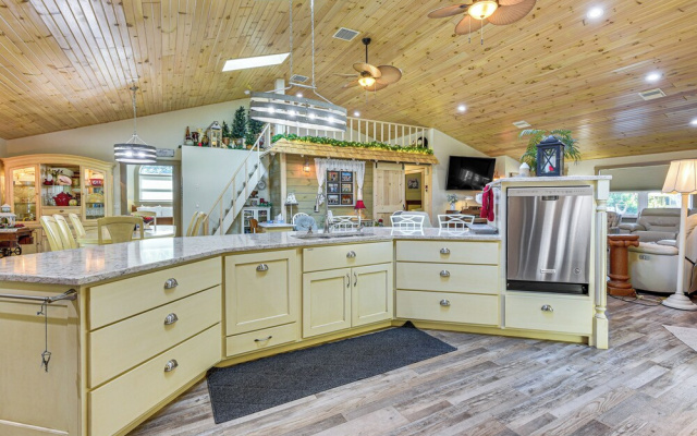 Peaceful 3-bedroom Home w/ Pool in Sarasota