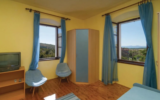 Amazing Home in Bobovisca With 3 Bedrooms, Wifi and Outdoor Swimming Pool