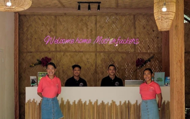 Sip Sunset Hostel and Lounge