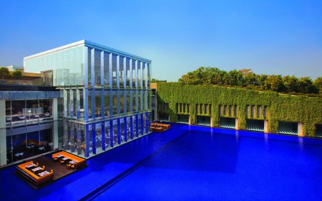 Отель The Oberoi Gurgaon вид на фасад