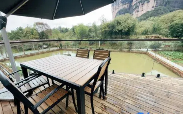 Longhushan Road Township Family Banquet Homestay