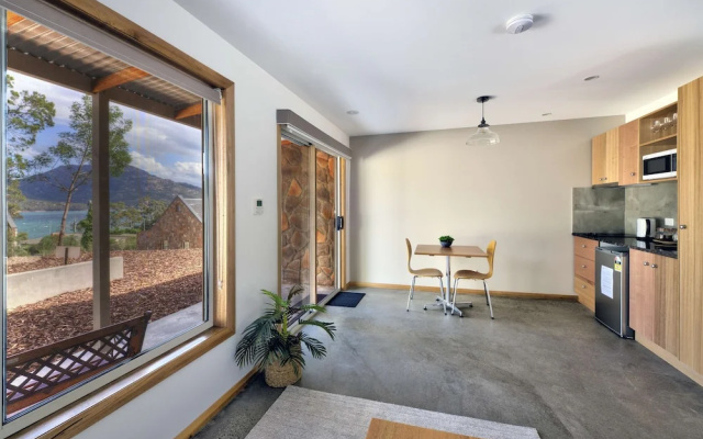 Freycinet Stone Studio 8