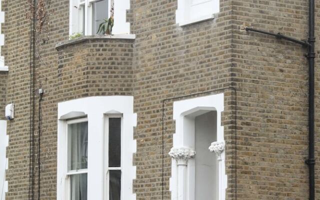 Отель Super 2 bed flat in Greenwich вид на фасад
