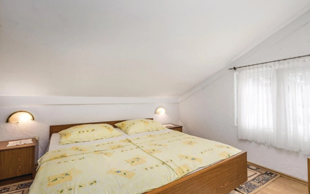 Beautiful Home in Potocnica With Wifi and 2 Bedrooms