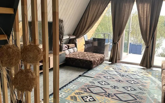Шале у озера