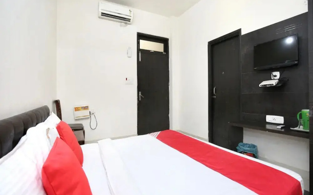 OYO 14494 Hotel Ramneek