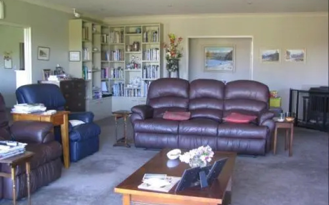 Cricklewood House Bed & Breakfast