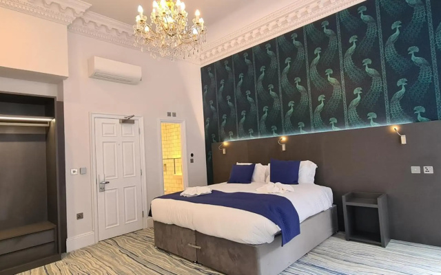 Commodore Hotel