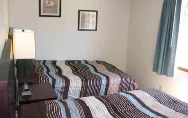 Put-in-Bay Poolview Condo #8