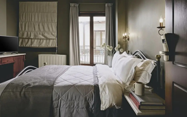Nostos Suites by White Hills