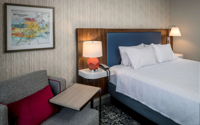 Hampton Inn & Suites Huntington Downtown