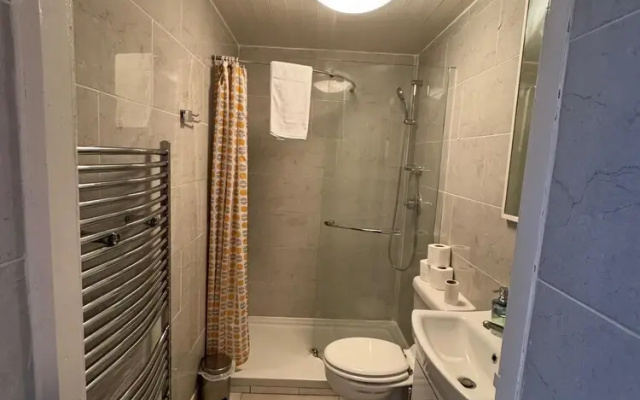 3BR House with Free WiFi All Over UK