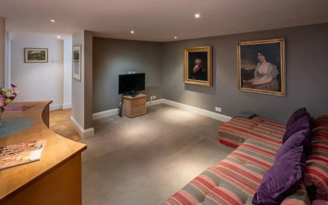 Stunning and Spacious 4 Bedroom 2 Bath in Fulham