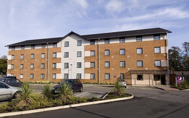 Отель Premier Inn Manchester - West Didsbury вид на фасад