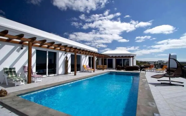 Villa in Puerto Calero, Lanzarote 101687