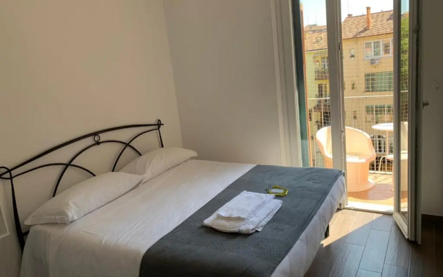 Отель Mambo Suites
