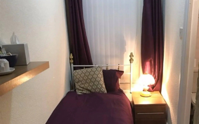 Oasis Guesthouse