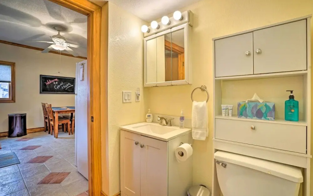 All-season Grand Haven Getaway With Deck!