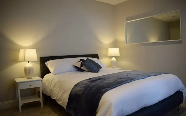 Modern 3 Bedroom Penthouse in Templebar