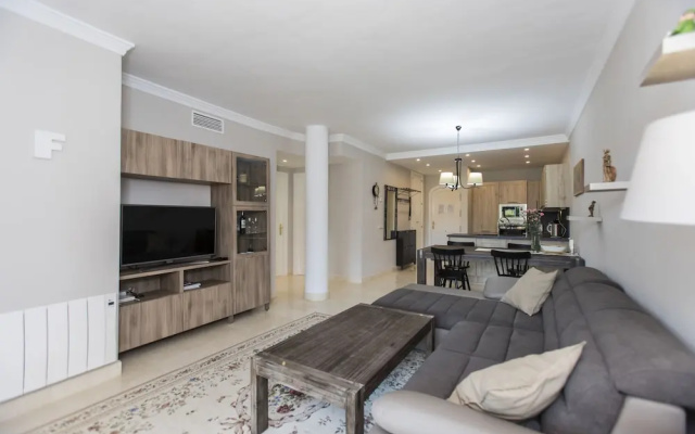 Perfect Location Between Golf and Beach