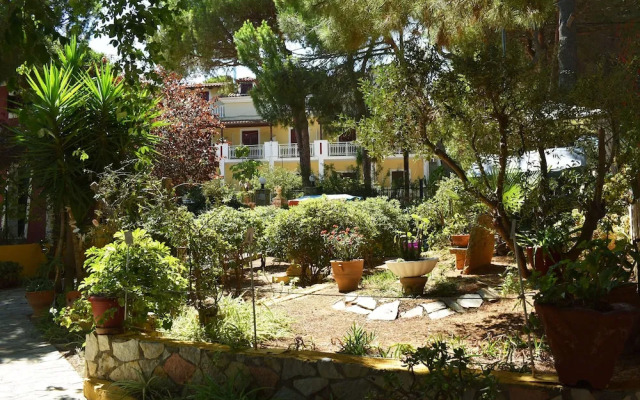Kuris Apartments