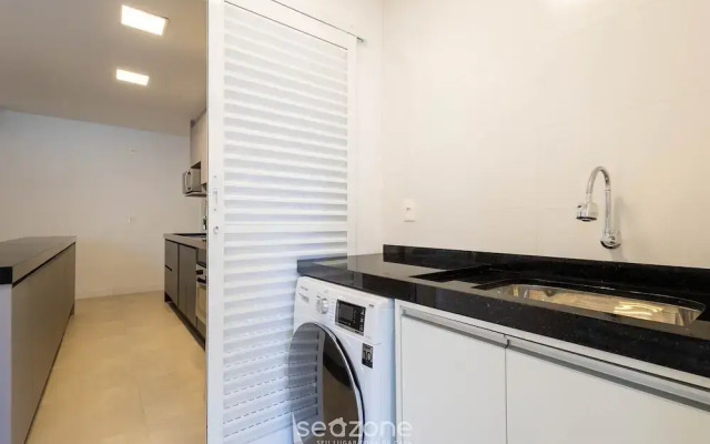 Apt w/ Gourmet Balcony 550m From the Beach Lle0204