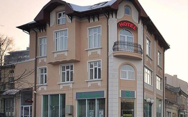 Отель Irish Hotel Болгария, Шумен - отзывы, цены и фото номеров - забронировать отель Irish Hotel онлайн вид на фасад