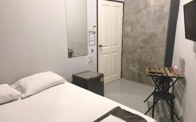 Udomsuk Inn & Cafe Since 2019 - BTS อุดมสุข