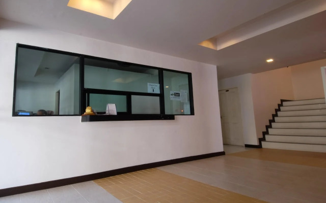 Silpsuvarnabhumi Apartment