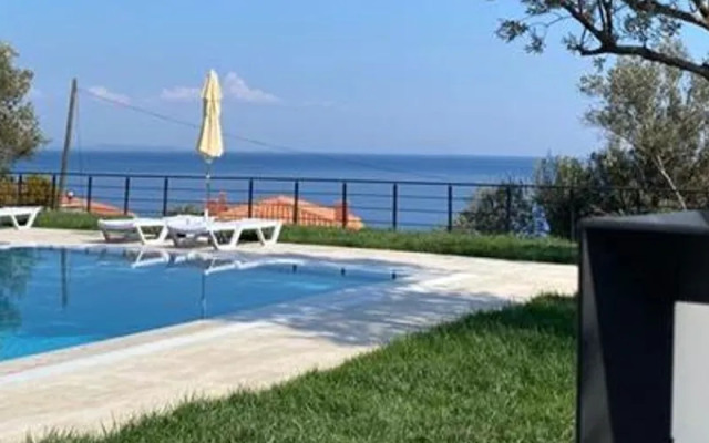 Assos Luna Houses