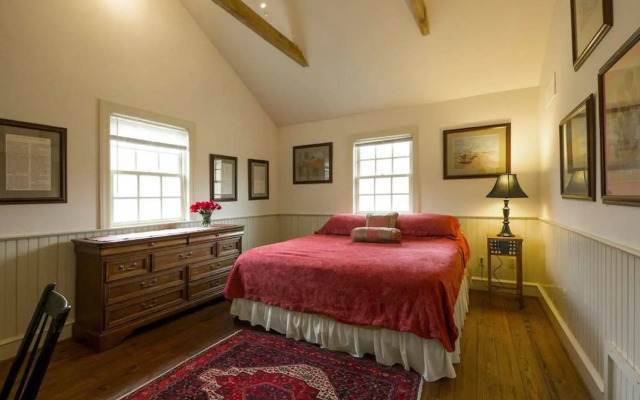 The Buck School Inn