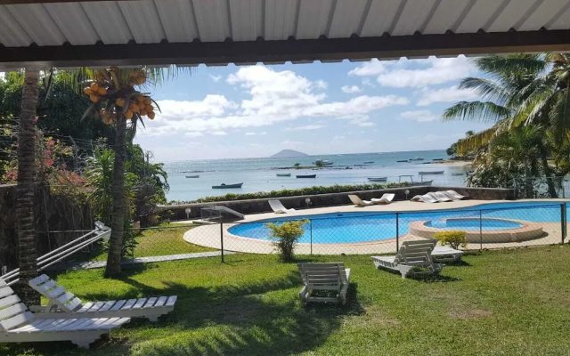 Bungalow for 6 People by the sea With Swimming Pool - by Feelluxuryholidays