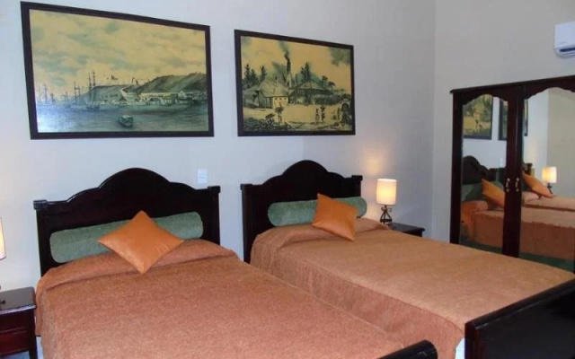 Hotel E Colonial