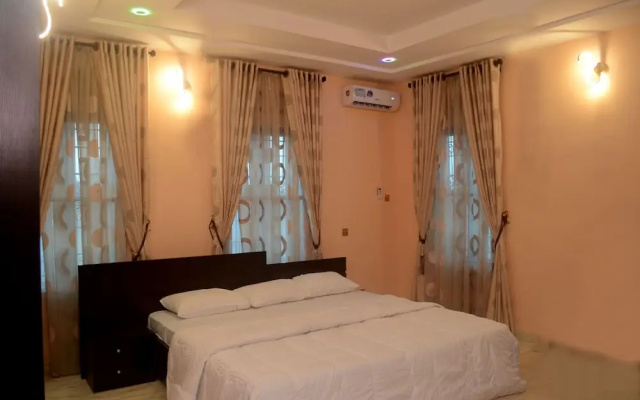 Mexiloyd Luxury Rooms & Suites