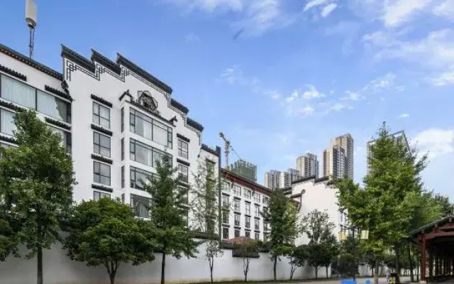 Ruijing Hotel (Wuhan Guiyuan Temple Zhongjiacun Subway Station Store)