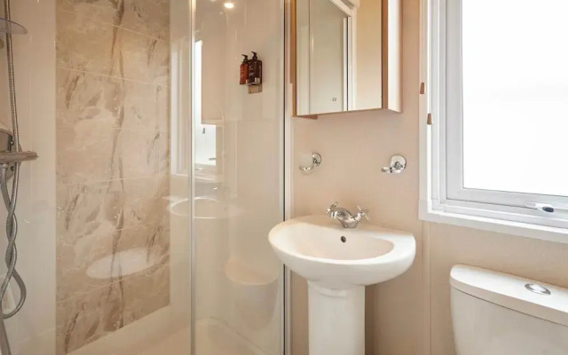 Host Stay Lakeview Winter