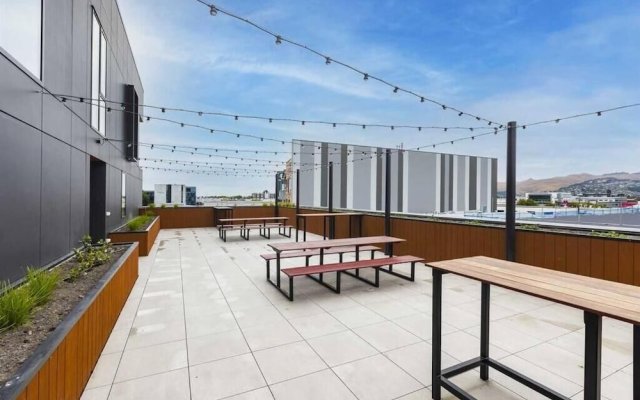 2 Bedrooms Apprtmt Plus Underground Parking in CBD