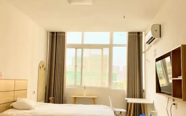 Linquan Guojin Hotel (Linquan Passenger Transport Center)