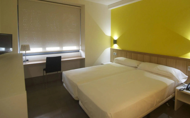 The Book Factory Hostel by gaiarooms