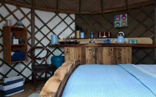 Bembridge Harbour Yurt - Log Burner - Wifi