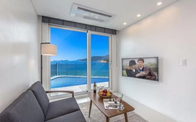 Geojedo Blue Hill Pension