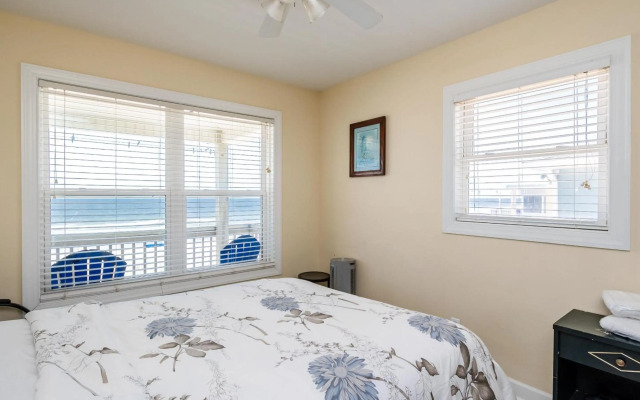 Absolute Beach by Oak Island Accommodations