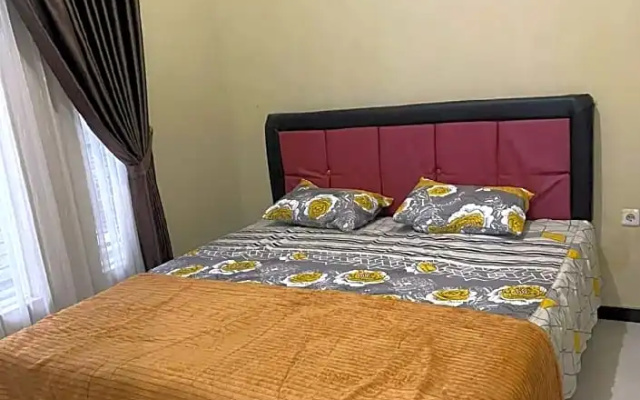 EXPRESS O 91800 Home Stay Chantika